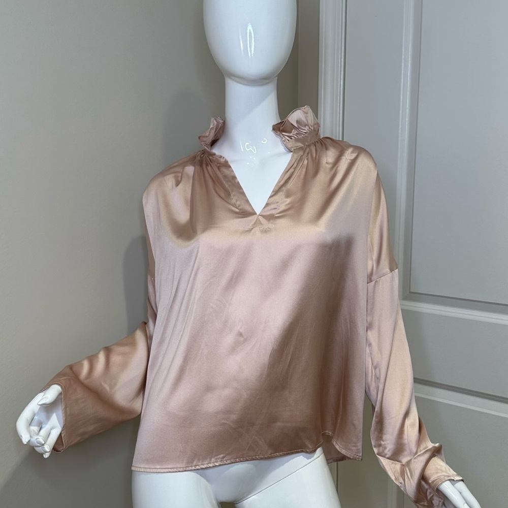 NWT Never a Wallflower Vicki Top Beige